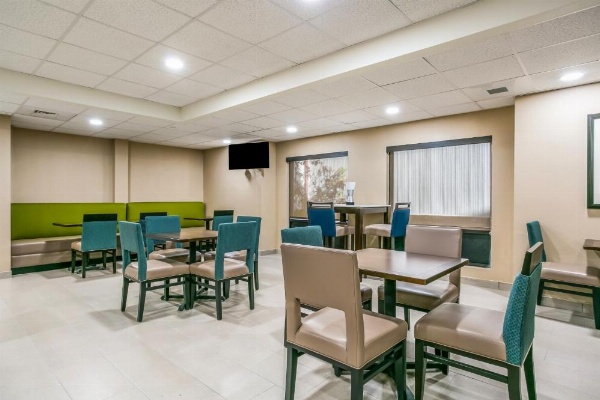 Aspire Hotel and Suites image 25